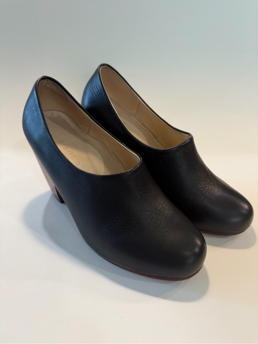 Nisolo Classic Black Leather Closed-Toe Block Heel Pumps Women’s Sz 7